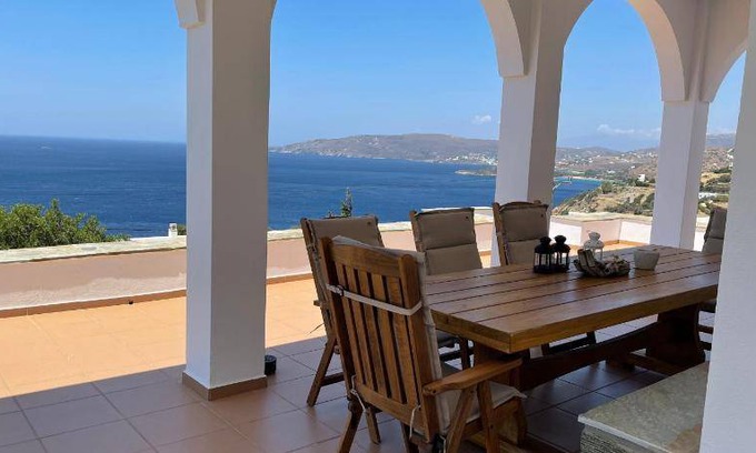 Ydrousa Villa | 170 m² Villa ∙ 5 bedrooms ∙ 10 guests
