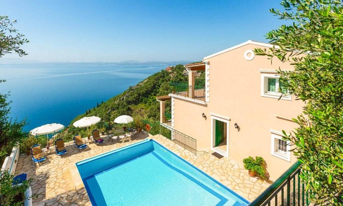 Katavolos Villa | 175 m² Villa ∙ 3 bedrooms ∙ 6 guests