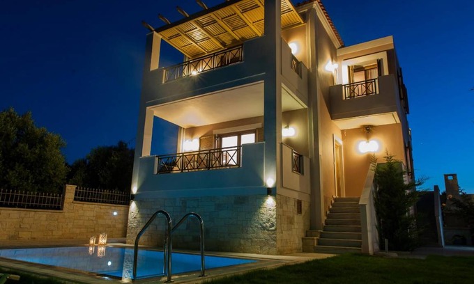 Adele House | 180 m² House ∙ 3 bedrooms ∙ 6 guests