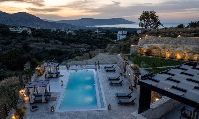 Kournas House | 198 m² House ∙ 5 bedrooms ∙ 12 guests
