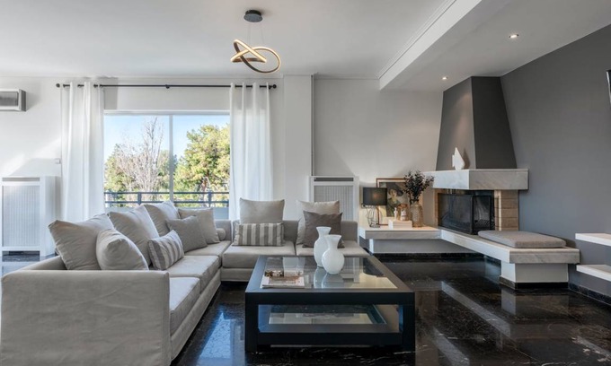 Glyfada Apartment | 200 m² Apartment ∙ 3 bedrooms ∙ 6 guests