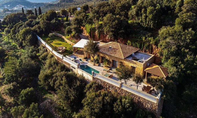 Peponidhes House | 200 m² Farmhouse ∙ 3 bedrooms ∙ 8 guests