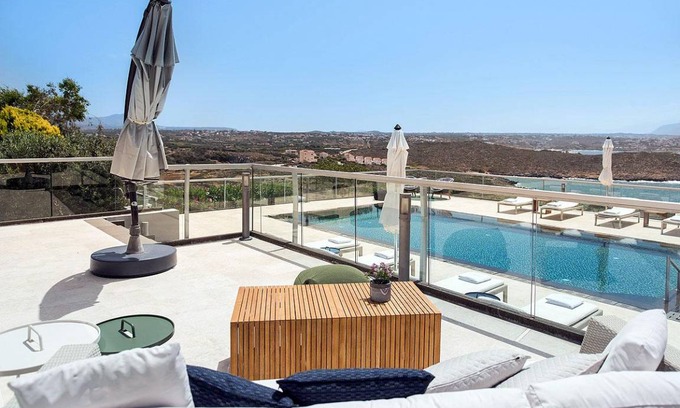 Stavros House | 200 m² Farmhouse ∙ 4 bedrooms ∙ 10 guests