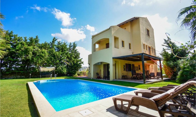 Finikia House | 200 m² House ∙ 3 bedrooms ∙ 6 guests