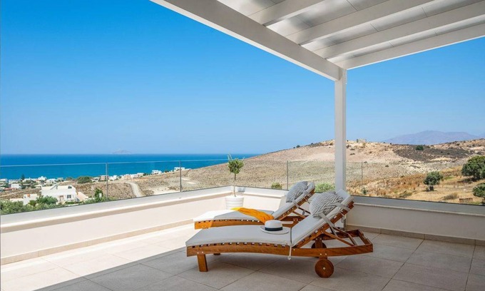 Kalamaki House | 200 m² House ∙ 2 bedrooms ∙ 5 guests