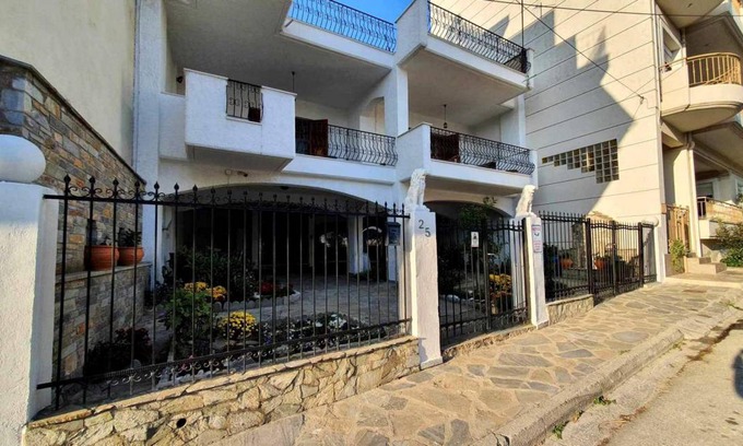 Volos City Centre House | 200 m² House ∙ 3 bedrooms ∙ 8 guests