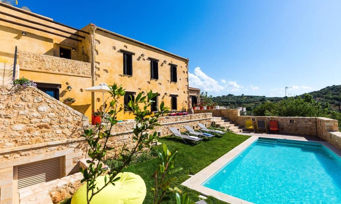 Achlades House | 200 m² House ∙ 4 bedrooms ∙ 10 guests