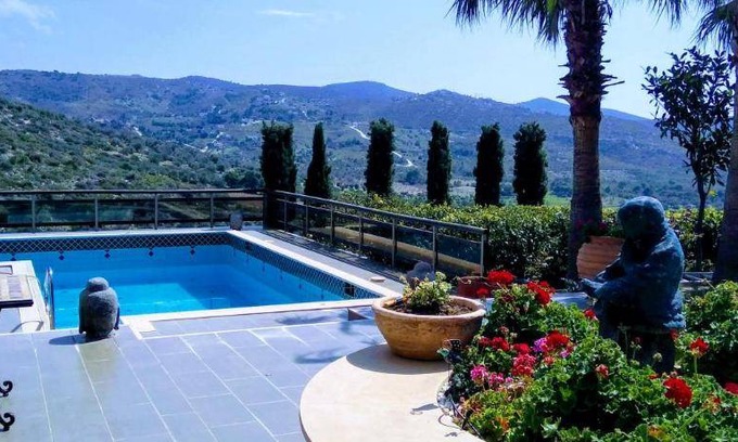 Lavreotiki Villa | 200 m² Villa ∙ 2 bedrooms ∙ 4 guests