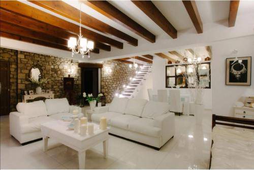 Molos-Agios Konstantinos Villa | 200 m² Villa ∙ 5 bedrooms ∙ 12 guests