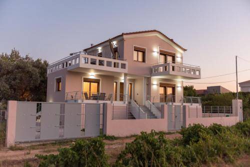 Spata-Artemida Apartment | 205 m² Apartment ∙ 4 bedrooms ∙ 16 guests