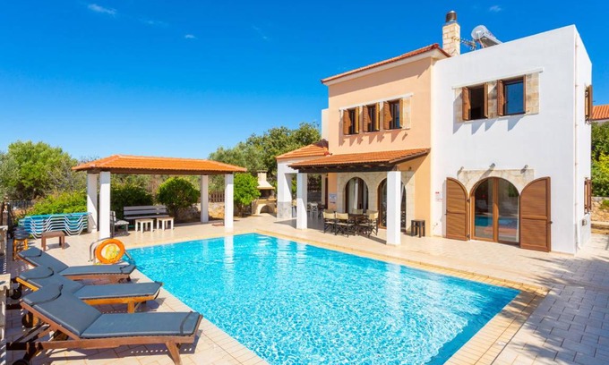 Kefalas Villa | 215 m² Villa ∙ 4 bedrooms ∙ 7 guests