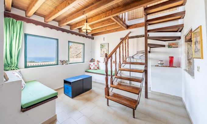 Petaleia House | 220 m² House ∙ 3 bedrooms ∙ 6 guests