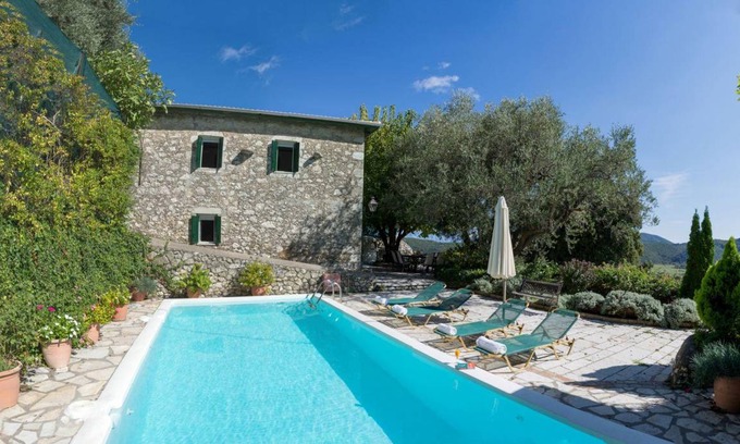 Drimonas House | 220 m² House ∙ 4 bedrooms ∙ 9 guests