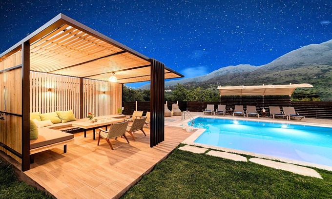 Kavallos House | 220 m² House ∙ 5 bedrooms ∙ 13 guests