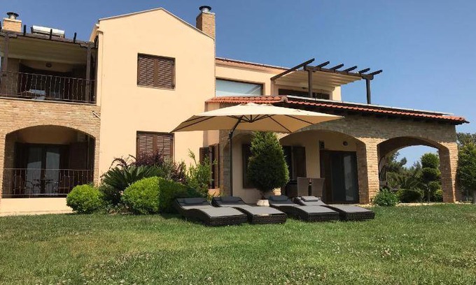 Nea Propontida Villa | 220 m² Villa ∙ 5 bedrooms ∙ 11 guests