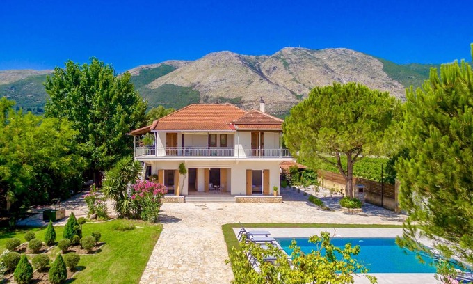 Pigadhakia Villa | 220 m² Villa ∙ 5 bedrooms ∙ 10 guests