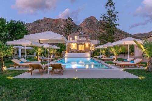 Stavros Villa | 220 m² Villa ∙ 5 bedrooms ∙ 12 guests