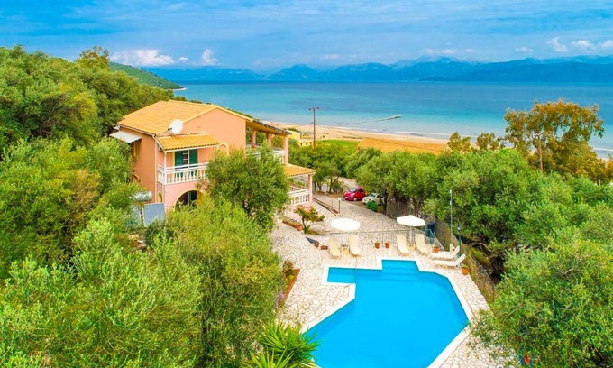 Apraos Villa | 220 m² Villa ∙ 8 bedrooms ∙ 16 guests
