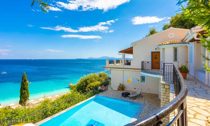 Katavolos Villa | 225 m² Villa ∙ 3 bedrooms ∙ 7 guests