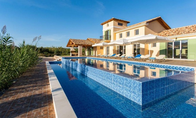 Agia Marina House | 228 m² House ∙ 7 bedrooms ∙ 15 guests