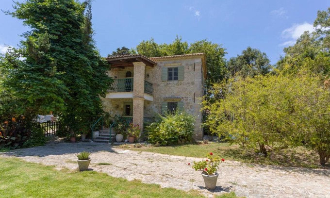 Ano Vasilikos House | 230 m² House ∙ 1 bedroom ∙ 8 guests