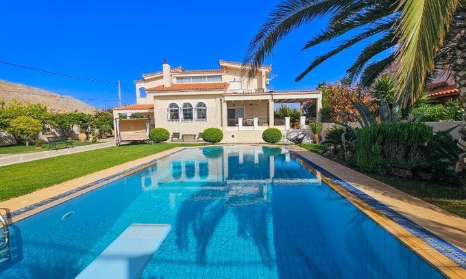 Saronikos Villa | 250 m² Villa ∙ 3 bedrooms ∙ 7 guests