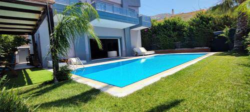 Kalyvia Thorikou Villa | 270 m² Villa ∙ 3 bedrooms ∙ 5 guests