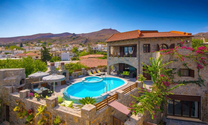Pombia Villa | 270 m² Villa ∙ 4 bedrooms ∙ 10 guests