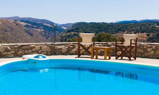 Monopari House | 280 m² House ∙ 3 bedrooms ∙ 7 guests