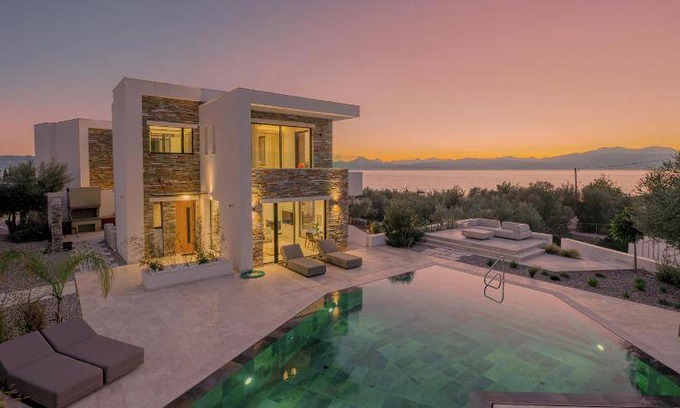 Loutraki-Agioi Theodoroi Villa | 285 m² Villa ∙ 4 bedrooms ∙ 10 guests