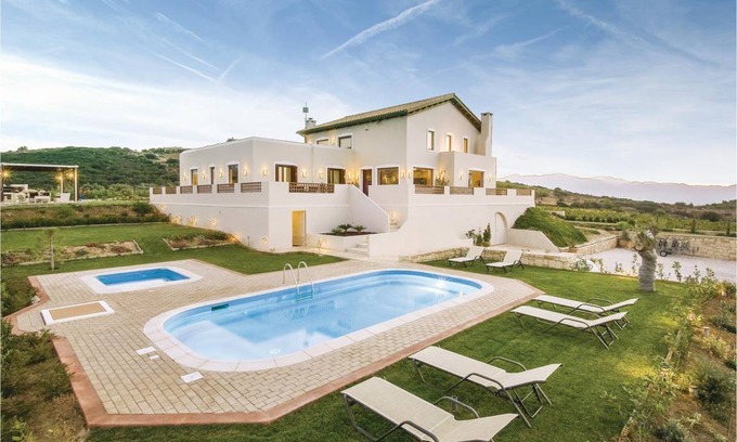 Nikos Kazantzakis House | 295 m² House ∙ 6 bedrooms ∙ 12 guests