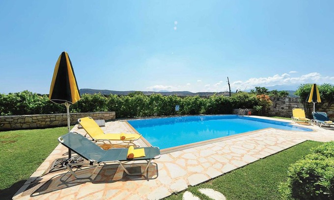 Prinos Villa | 3 bedroom Villa, sleeps 6 in Prinos with Pool, Air Con and WiFi