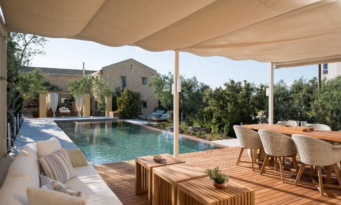 Kalathas House | 300 m² House ∙ 4 bedrooms ∙ 9 guests