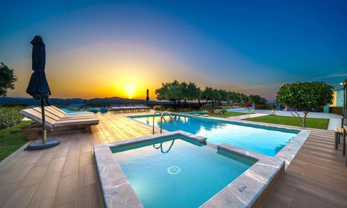 Potistiria House | 300 m² House ∙ 6 bedrooms ∙ 13 guests