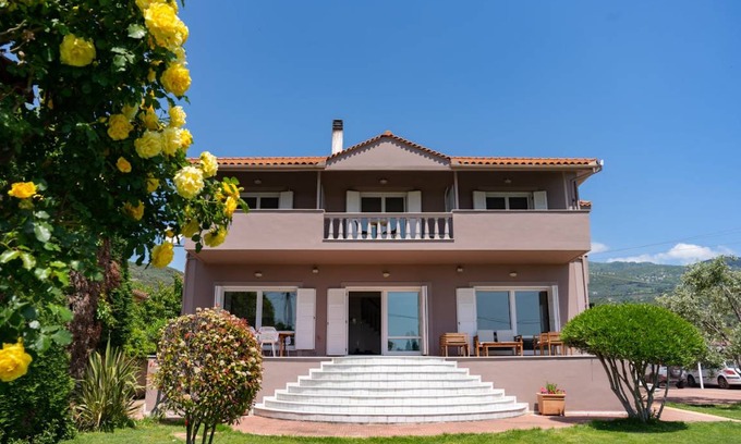 Kato Lechonia House | 300 m² House ∙ 3 bedrooms ∙ 6 guests