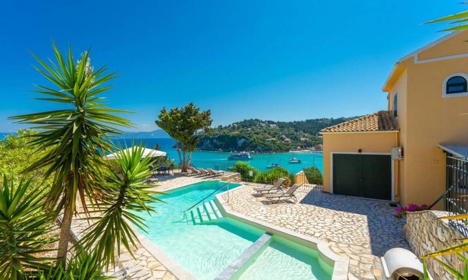 Lakka Villa | 305 m² Villa ∙ 7 bedrooms ∙ 17 guests
