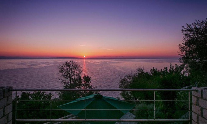 Livadi House | 330 m² House ∙ 6 bedrooms ∙ 15 guests