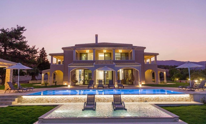 Dassia House | 350 m² House ∙ 5 bedrooms ∙ 10 guests