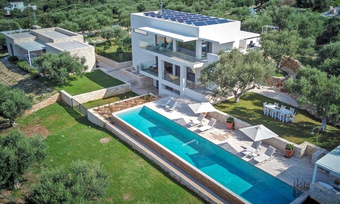 Plaka Villa | 350 m² Villa ∙ 5 bedrooms ∙ 10 guests