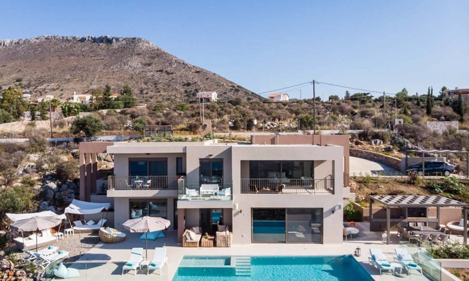Kokkinon Khorion Villa | 350 m² Villa ∙ 5 bedrooms ∙ 12 guests