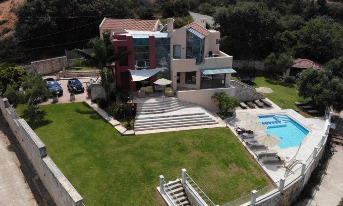Gerani Villa | 350 m² Villa ∙ 7 bedrooms ∙ 16 guests