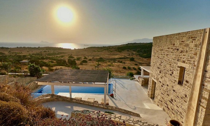 Pitsidia House | 370 m² House ∙ 4 bedrooms ∙ 8 guests