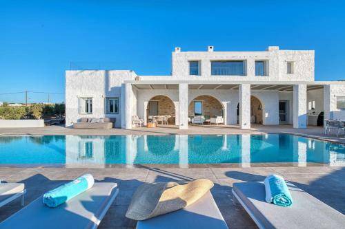 Naousa Villa | 390 m² Villa ∙ 5 bedrooms ∙ 10 guests