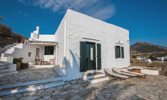 Platis Gialos House | 4 bdrm Villa Vrissi Sifnos w/amazing views