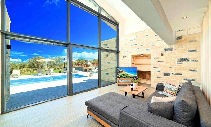 Mathes House | 400 m² House ∙ 10 bedrooms ∙ 30 guests