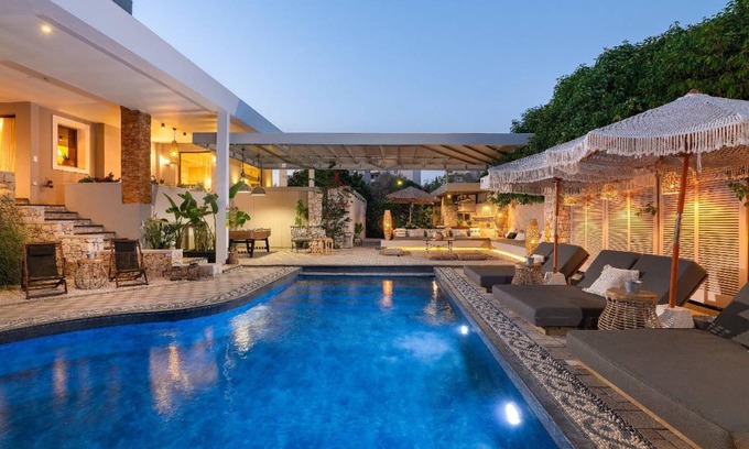 Petaloudes House | 400 m² House ∙ 5 bedrooms ∙ 14 guests