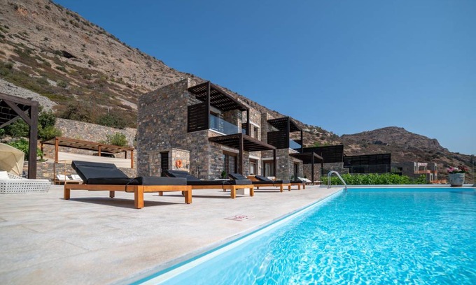 Kounelion House | 415 m² Farmhouse ∙ 5 bedrooms ∙ 10 guests