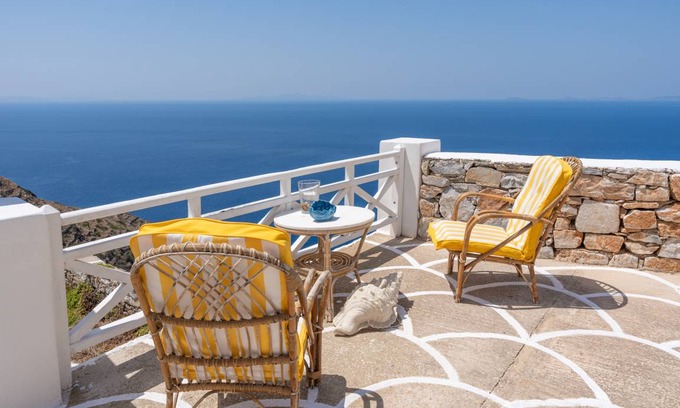 Sikinos Cabin | 45 m² Lodge ∙ 2 bedrooms ∙ 4 guests