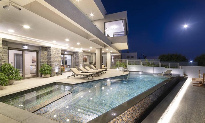 Koutsouras House | 450 m² House ∙ 10 bedrooms ∙ 24 guests