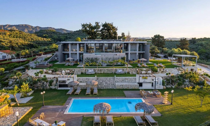 Agia House | 500 m² House ∙ 9 bedrooms ∙ 18 guests
